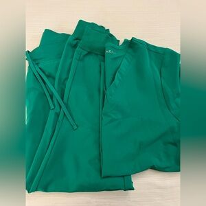 Mandala Green Petite Scrub Set